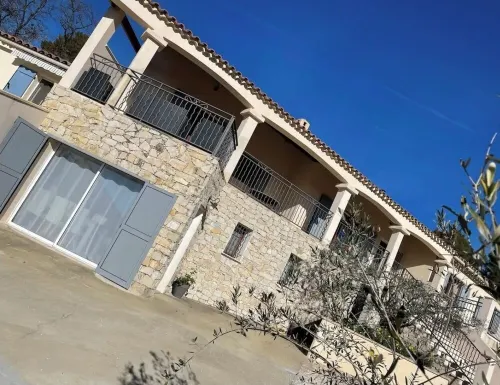 Bel Appartement à Lorée du Bois Climatisé Hotels in Tourrettes