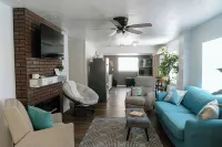 Cozy beach bungalow Hotels in Osprey