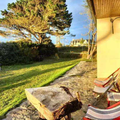 Pieds dans l'eau in Brittany for 12 people Hotels in Plouguerneau