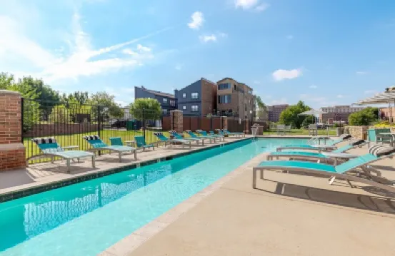 2BR2BA Luxury Apt in Bricktown,Walk to Riverwalk & OU Med Center w Gym & Pool Hotel a 