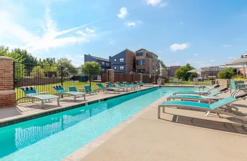 2BR2BA Luxury Apt in Bricktown,Walk to Riverwalk & OU Med Center w Gym & Pool