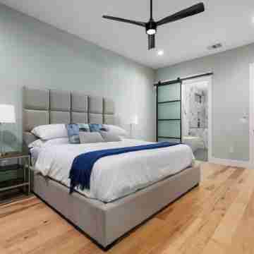 MODERN LUXURY HOME W/FABULOUS SHADED YARD! POOL! 5BR 4.5 BA HOME - SOCO & DT Rooms