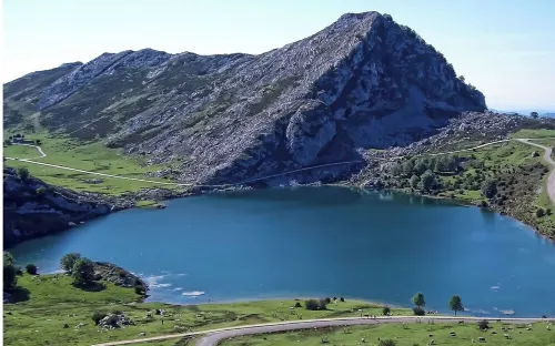 Accommodation in the mountains. Jacuzzi. Picos de Europa. Asturias. Cangas de Onis. Hotels in Ponga