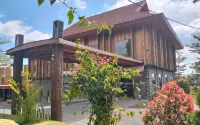 SpringHill Bungalow Hotel dekat Terminal Reo