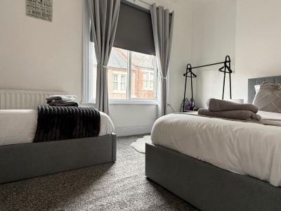 1 Bed Flat - Sleeps 3 - Parking - Pet Friendly