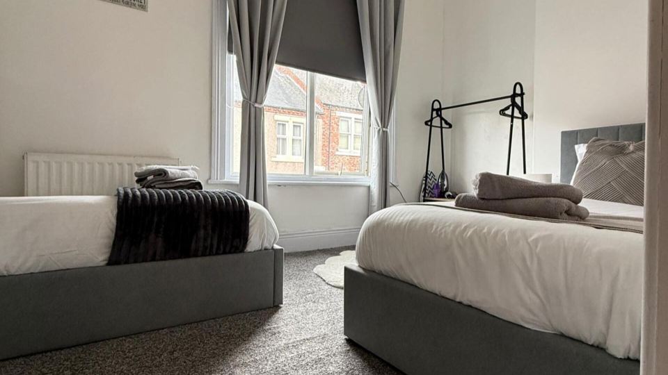 1 Bed Flat - Sleeps 3 - Parking - Pet Friendly