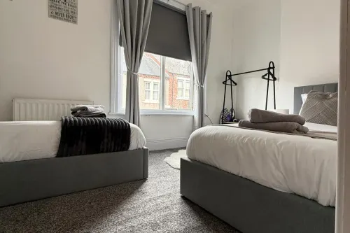 1 Bed Flat - Sleeps 3 - Parking - Pet Friendly - Wifi