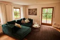 Romantik Garten-apartment , 5 Minuten vom Ammersee Entfernt Hotels in Windach