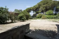 La Quercia: apartment with pool, garden, parking, WiFi, pets allowed Hotels in Montalto di Castro