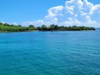 Casa LOLO on hills of Culebra, mountain and airport views . Hotéis em Culebra