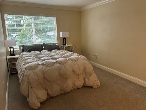 Gorgeous HUGE Lakefront 2 bedroom Apartment!!!!