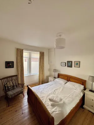 Glasgow West End, Ground Floor Main Door Apartment.