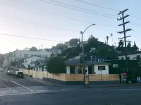 3-bedroom house near downtown Los Angeles with AC, WiFi, parking, & laundry