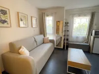 Charming, practical and central studio just a stone's throw from the station