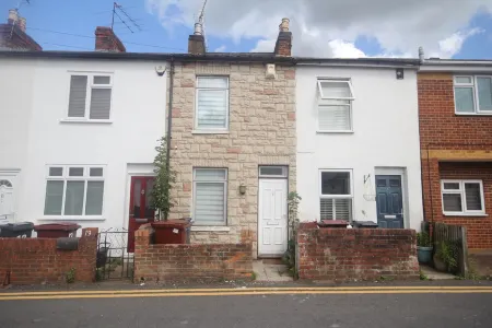 Brunswick Cottage - 2 Bedroom Home Situated in the Hearts of Reading City Centre