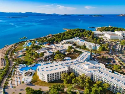 Amadria Park Family Hotel Jakov فنادق في 