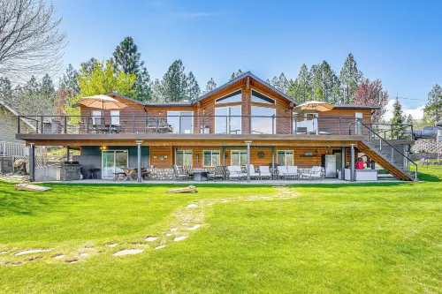 Lakefront Retreat w/ Kayaks, Paddle Boards & Deck! - parking