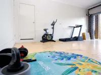 Family And Remote Work Friendly-Only 4 Minutes from The Pacific Werribee Hotels in Werribee