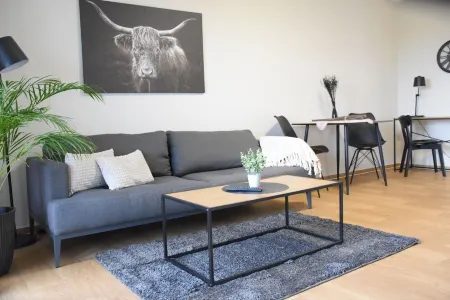 Charming Homes - Studio 25