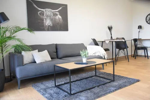 Charming Homes - Studio 25