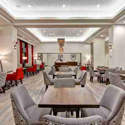 Hampton Inn & Suites by Hilton-Grande Prairie, Alberta Dining/Meeting Rooms