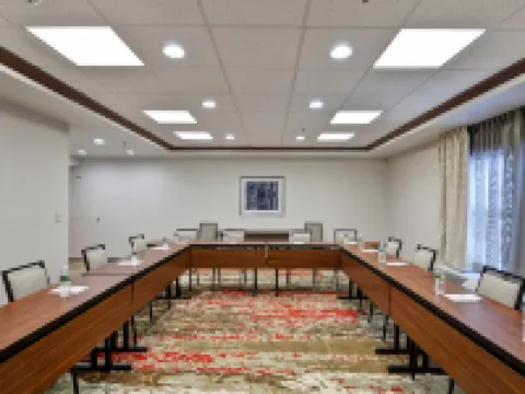 ハンプトン イン アルバニー ウルフ ロード (エアポート) コロニーのホテル