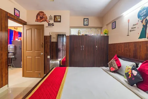 Deluxe one bedroom apartment  with balcony - opposite to cochin airport