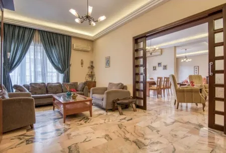 Entire rental unit is available to you hosted by Sarah in Badaro. Enjoy!