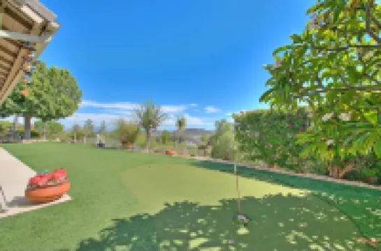 Hilltop Private Estate W/ Views, Pool, Hot Tub, Mini Golf & More!!