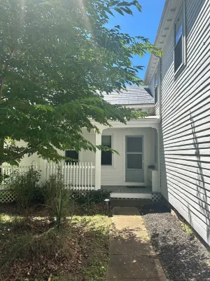 Cozy Guest Suite in Historic Home Hotels in Middletown