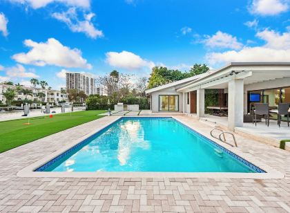 5-bedroom Water Front Villa In Hallandale Beach With Yacht Pick Up In Backyard