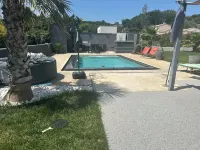 Villa with private pool in a quiet location 10 min from Avignon