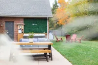 Abe's Hideaway - Arcade, Hot Tub, Home Theater - Quiet upscale neighborhood