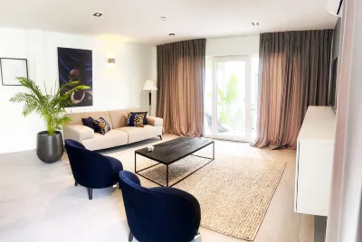 Luxueux 120m² avec terrasse privée sud et piscine Hotels in 