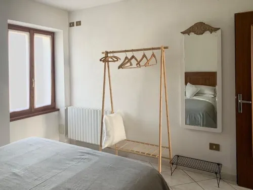 Casa Savina, Stunning Lake and Mountain Views, Private Garden With Parking Space