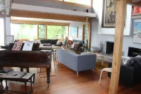 Your Vacation Starts Here: At The Cottage on Good Harbor Bay