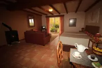 Quinta do Pântano is a calm and reserved place, with unique ambience and landscapes Hotel a Santo António da Serra