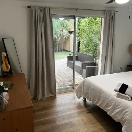 Stylish & comfortable, new Salt Water Hot Tub & 1 mile away from 5th Ave & Beach