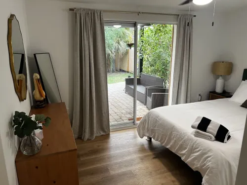 Stylish & comfortable, new Salt Water Hot Tub & 1 mile away from 5th Ave & Beach