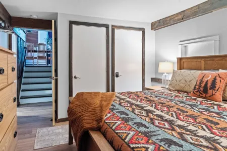 4 Seasons of Fun, Ellicottville house that sleeps 16!