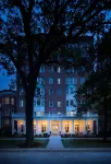 Graduate by Hilton Evanston - bar