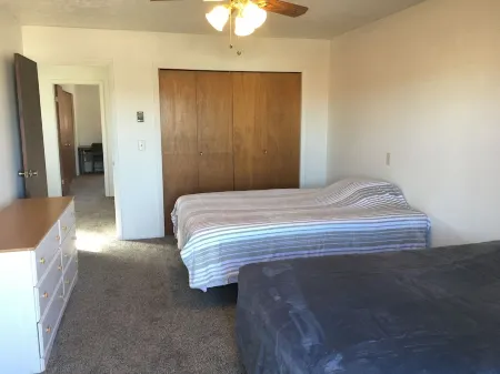 1,800sf 3 Stories with 8 beds townhome