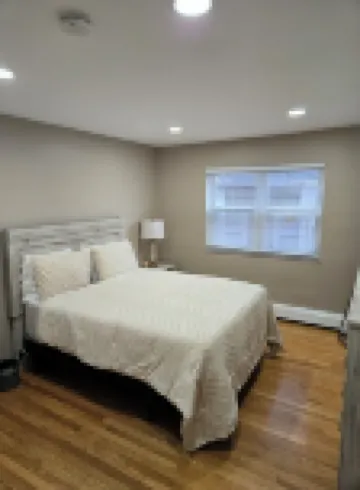 Cozy 2-bedroom apartment 20 mins to NYC with WiFi, AC