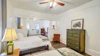 1 Block to Trolley, Short Walk to Historic Cemeteries, Clean, Coffee Bar Hotels near Foilage Park
