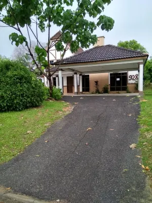 VILLA A'FAMoSA RESORT 4ROOM,PRIVATEPOOL Hotel di Pegoh