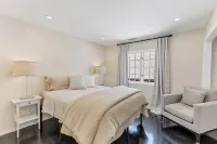 Charming 4BR/3BA Getaway, Walk to Downtown Santa Barbara & Beach, Sleeps 8 - 4-Star