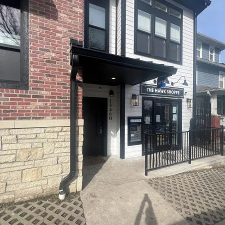 The Birdcage at The Hawk sleeps 10 - 2 bedrooms & 2 1/2 bathrooms.