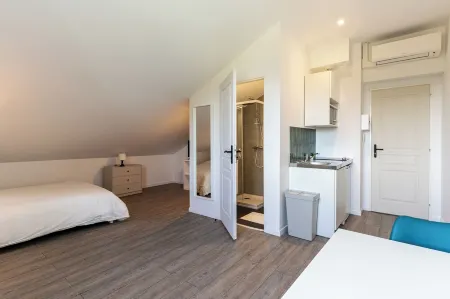 Studio Near Geneva and ski resorts Отели в г. Бон