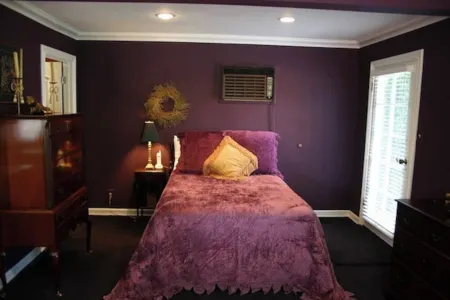 Safe, Clean, New, Charming Studio Отели в г. Шерман-Окс