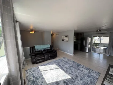 4 bedroom home close to camplex, airport and shopping